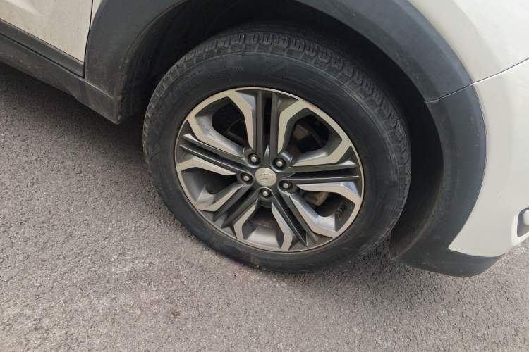 Used Hyundai Tucson 2015 1.6T Dual-Clutch Two-Wheel-Drive Leading Model Right Front Wheel Hub