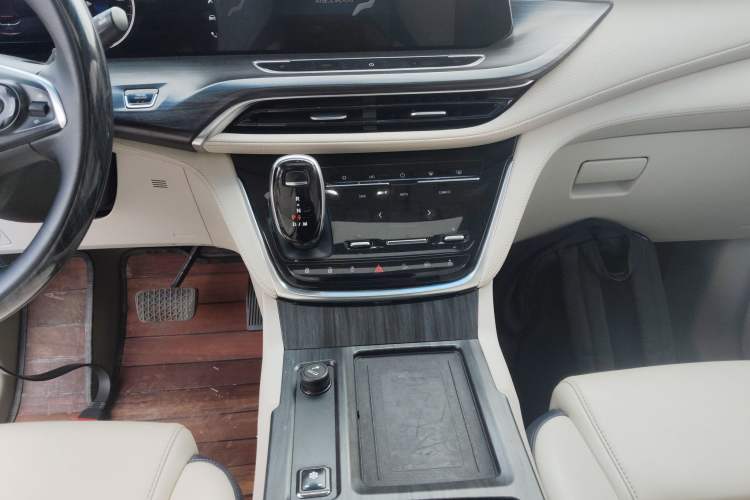 Used Buick GL8 2021 ES Landtrek 653T Comfort Edition