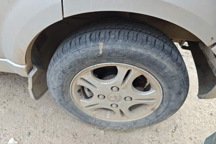 Used BAIC Weiwang 306 2011 1.3L luxury version 8 seats
