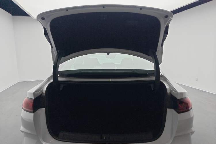 Used BYD Qin L 2025 DM-i Smart Drive 120KM Superior Model
