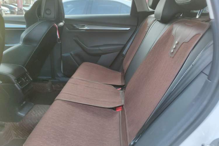 Used Skoda Karoq 2021 TSI280 Luxury Edition Interior 4