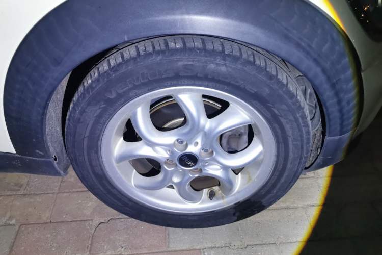 Used MINI Clubman 2011 1.6L COOPER Fun Right Front Wheel Hub