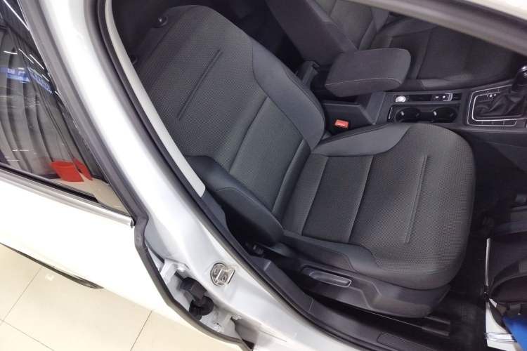 Used Volkswagen Golf 2016 230TSI Automatic Comfort Version
