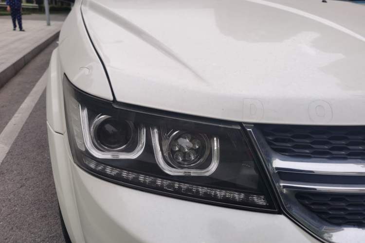 Used Dodge Journey 2013 2.4L Two-Wheel Drive Luxury Version
