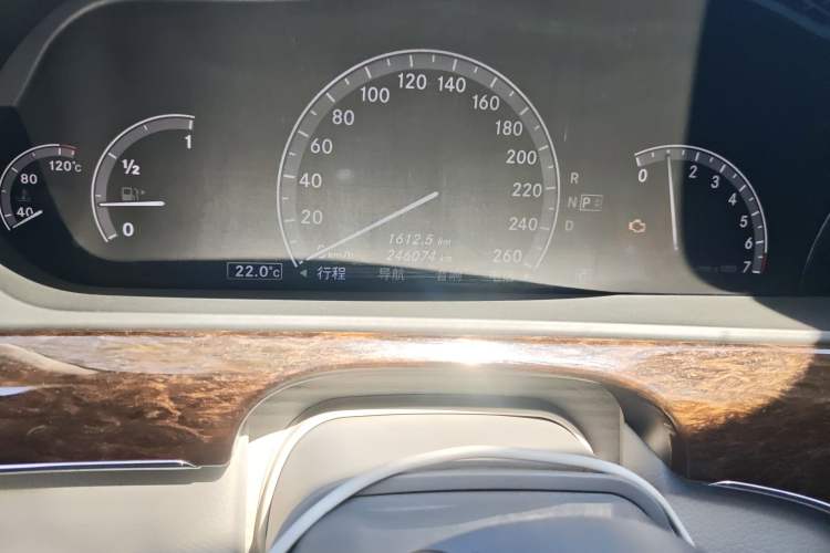 Used Mercedes-Benz S-Class 2008 S 300 L Business Model Odometer Close Up