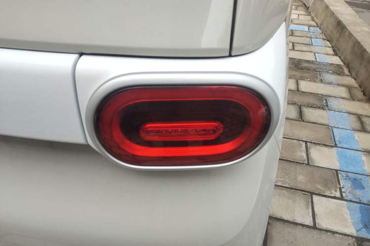 Used Wuling Hongguang MINIEV 2024 3rd Generation 215km Youth Edition Right Rear Taillight