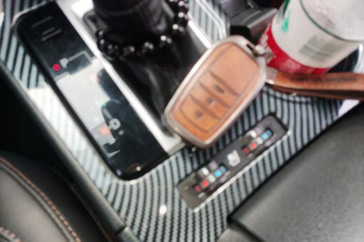 Used Toyota Highlander 2018 2.0T Four-Wheel Drive Ultimate Edition 7-Seater Emission Standard China V Vehicle Key