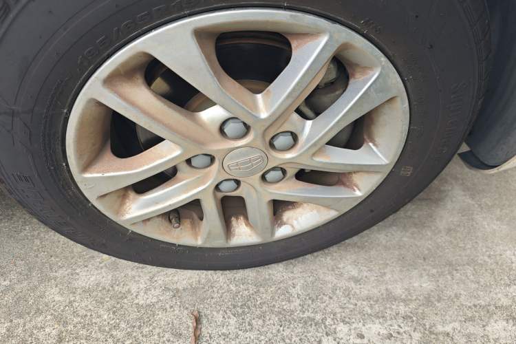 Used Geely Auto Classic Emgrand 2013 Sedan 1.8L Manual Entry-Level CNG Model
