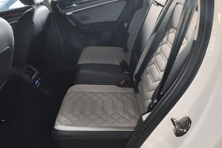 Used Volkswagen Tayron 2024 300TSI Two-Wheel-Drive Luxury Plus Advanced Version Left Rear Seat