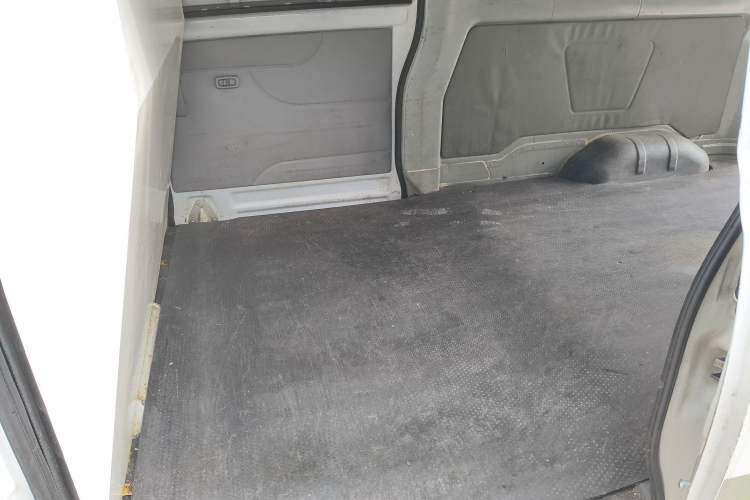 Used Golden Dragon Hiace New Energy 2021 Longyun GLE550 4421 mm long with a 41.86 kWh battery
