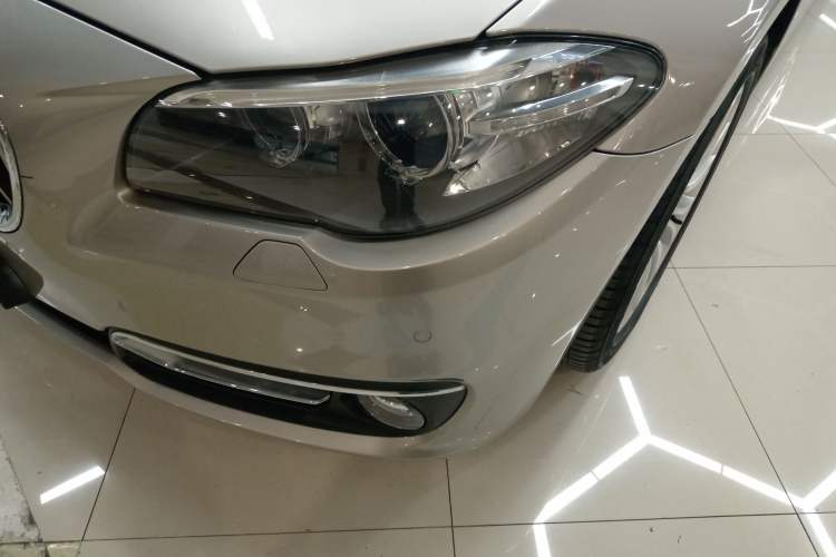 Used BMW 5 Series 2014 525Li Luxury Design Package Left Front Headlight