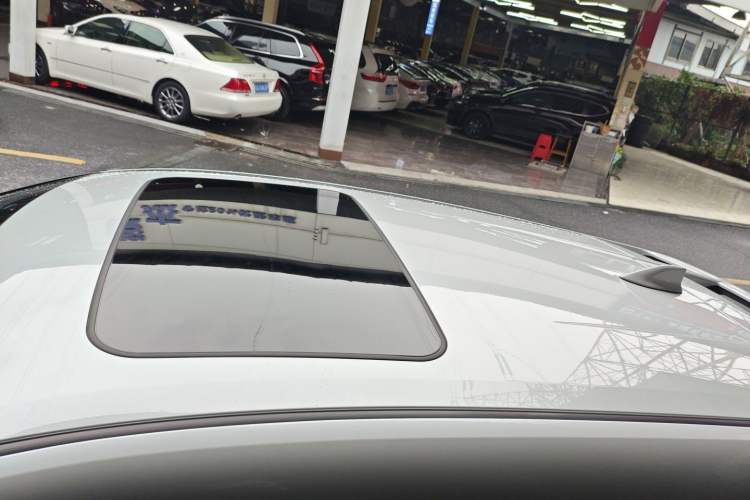 Used Toyota C-HR 2021 Dual-Motor 2.0L E-CVT Luxury Edition
