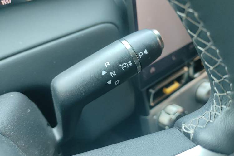 Used iCAR V23 2026 Model 401 Two-Wheel Drive Super Sports Edition Gear Lever