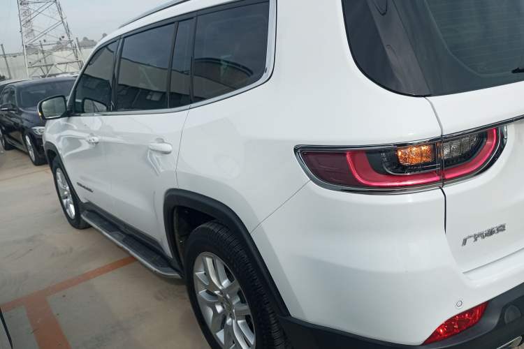 Used Jeep Commander 2018 2.0T Two-Wheel Drive Enjoyment Version China VI Emission Standard
