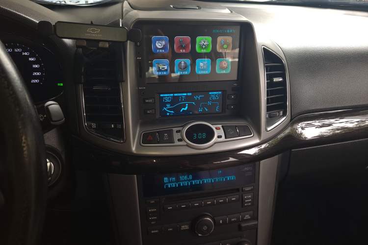 Used Chevrolet Captiva 2015 2.4L 4x4 Flagship Edition 7-Seater
