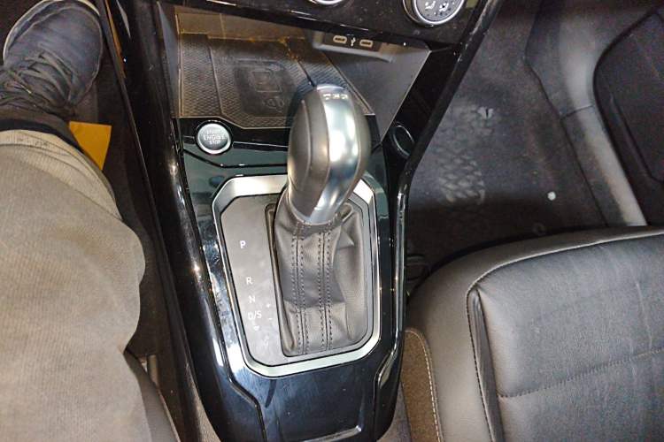 Used Volkswagen T-ROC 2021 280TSI DSG Two-Wheel Drive Comfort Connect Edition