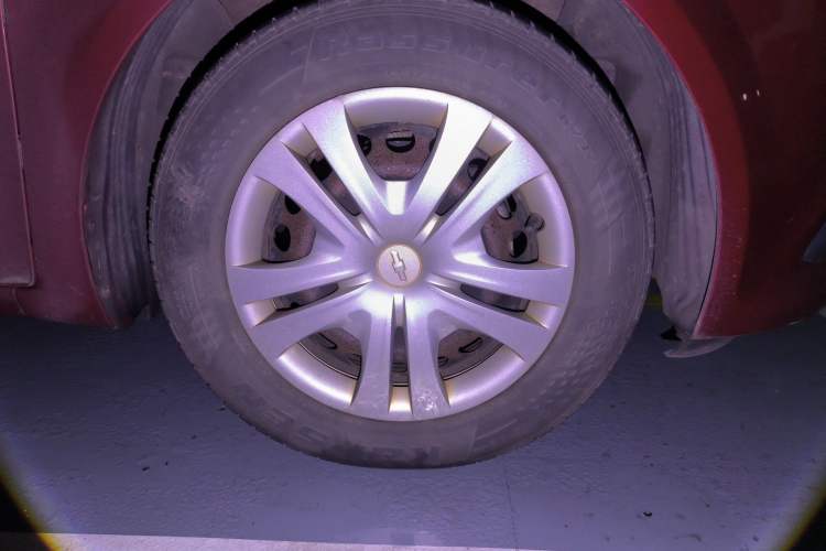 Used Chevrolet Aveo Sonic 2014 Sedan 1.4SL AT Fashion Edition Right Front Wheel Hub