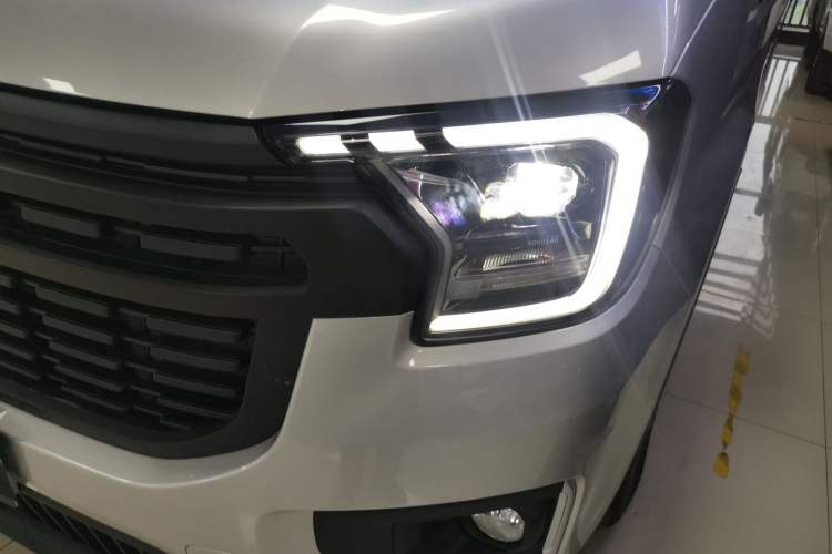 Used Ford Transit T8 2024 T8 2.0T Diesel Manual Short Wheelbase Mid-Roof 6-Seater Multi-Function Version 3/3
