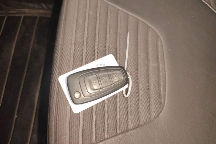 Used Ford Focus 2017 Sedan 1.6L Automatic Fashion Edition Smart Drive Version
