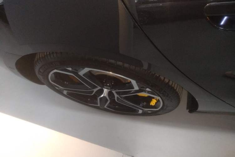 Used Xiaomi Auto SU7 2024 Rear-Drive Long-Range Intelligent Driving Version
