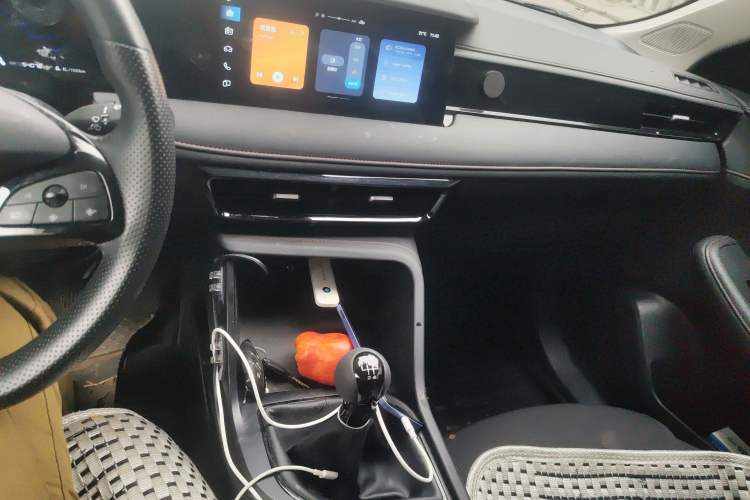 Used Roewe i5 2023 1.5L Manual Comfort Edition Audio And AC Panel