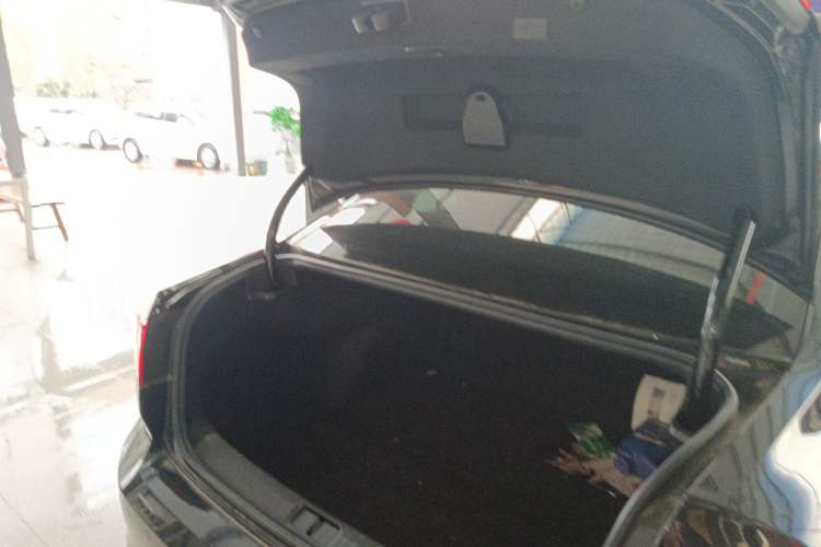 Used Volkswagen Magotan 2023 2 Million Units Limited-Edition 280TSI DSG Comfort Version Trunk