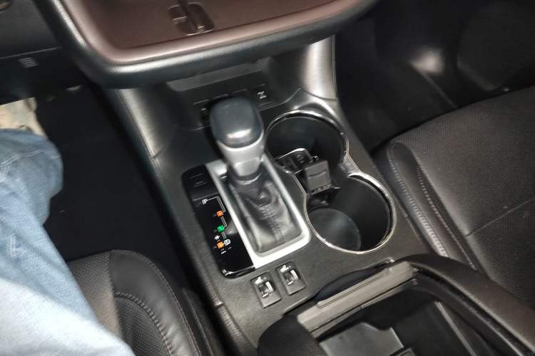 Used Toyota Highlander 2018 2.0T Four-Wheel Drive Prestige Version 7 Seats China V Emission Standard Gear Lever