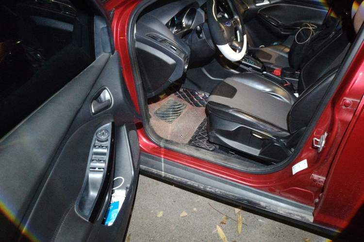 Used Ford Focus 2012 Sedan 1.6L Automatic Fashion Edition
