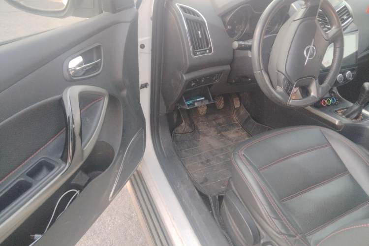 Used Haima S5 2015 1.6L Manual Luxury Model with Sunroof Driver Seat