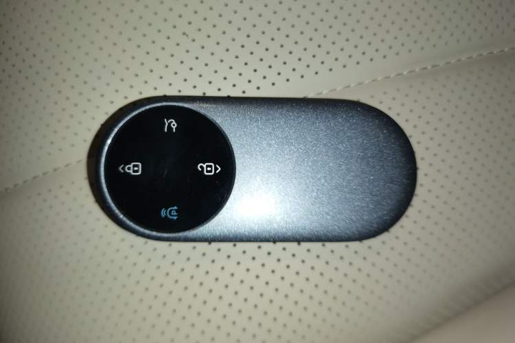 Used Hima AITO M8 2025 Extended-Range Max+ Version 53.4 kWh 6-Seater Edition Interior 1