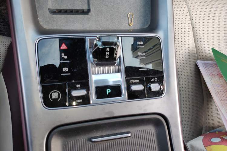 Used BYD Seal 2023 DM-i 1.5T 121km Prestige Model Gear Lever