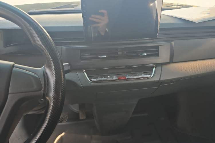 Used Farizon Xingxiang V 2024 Star Enjoy V6E Feature Edition Xuanwu 41.055 kWh Audio And AC Panel