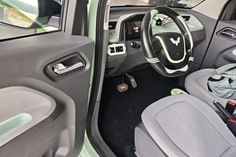 Used Wuling Hongguang MINIEV 2021 Macaron Sandwich Model 170 km Lithium Iron Phosphate