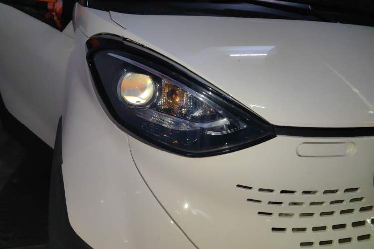 Used Baojun E100 2019 250KM Smart Drive Edition Right Front Headlight