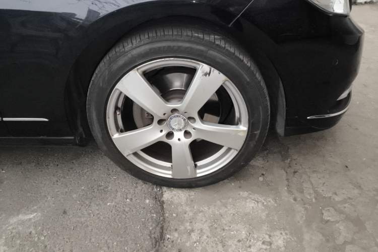 Used Mercedes-Benz E-Class 2013 E 300 L Elegant Model Right Front Wheel Hub