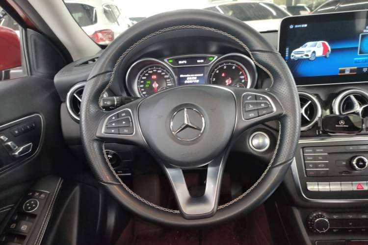Used Mercedes-Benz GLA 2017 GLA 220 4MATIC Fashion Model Steering Wheel