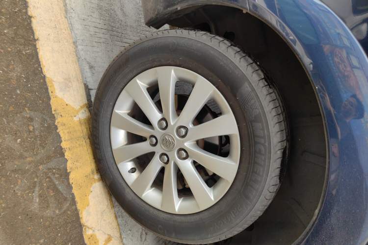 Used Buick GL8 2014 2.4L Classic Edition Exterior 3