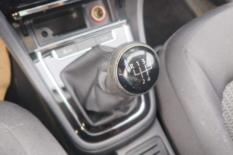 Used Volkswagen Bora 2015 Value Edition 1.6L Manual Fashionable Style
