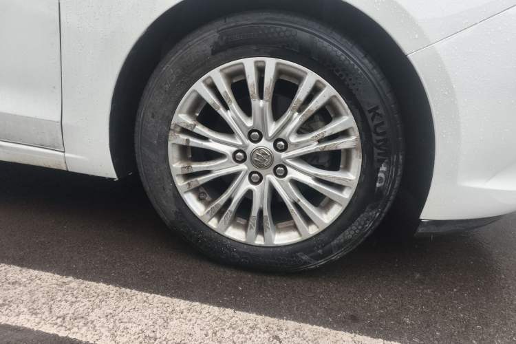 Used Buick GT 2017 15N Automatic Elite Version Right Front Wheel Hub