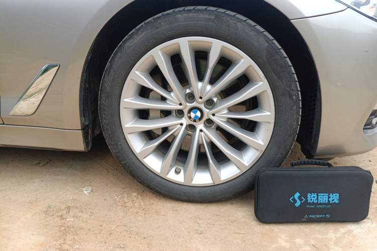 Used BMW 5 Series 2019 Facelifted 530Li Leading Edition Luxury Package Right Front Wheel Hub