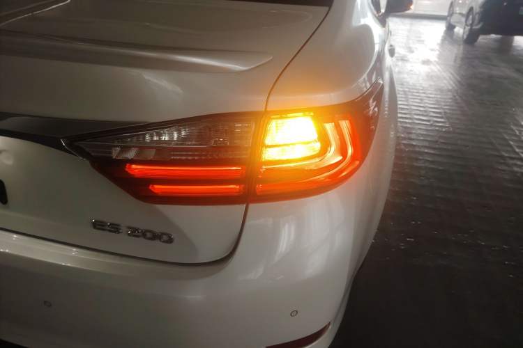 Used Lexus ES 2016 200 Midnight Special Limited Edition