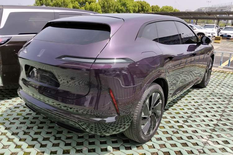 Used Avatr 07 2024 Max Extended-Range Edition Rear Right 45 Deg