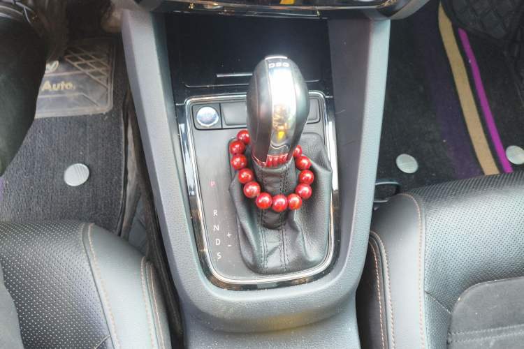 Used Volkswagen Sagitar 2015 230TSI Automatic Luxury Model Gear Lever