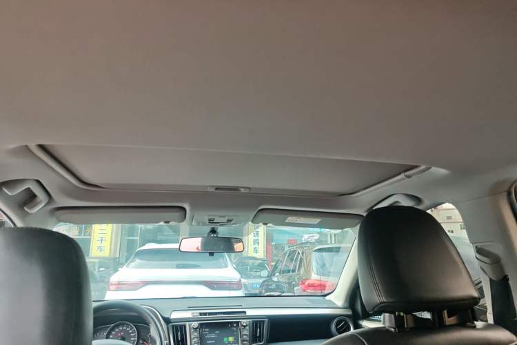 Used Toyota RAV4 2016 2.0L CVT Two-Wheel Drive Fashion Edition China V Standard