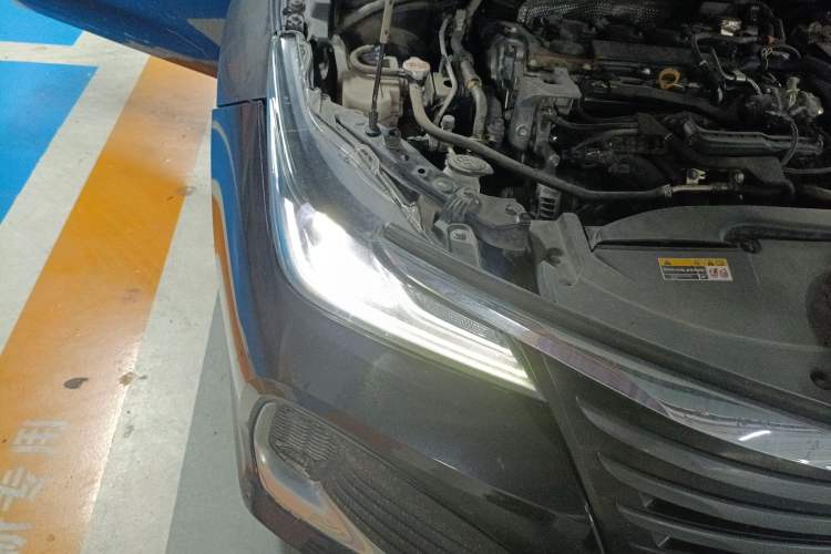 Used Toyota Allion 2022 2.0L Elite Edition Right Front Headlight