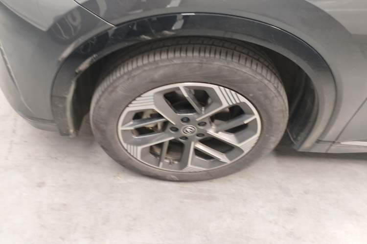 Used CHANGAN CS75 PLUS 2025 4th Generation 1.5T New Blue Whale Smart Luxury Edition Left Front Wheel Hub