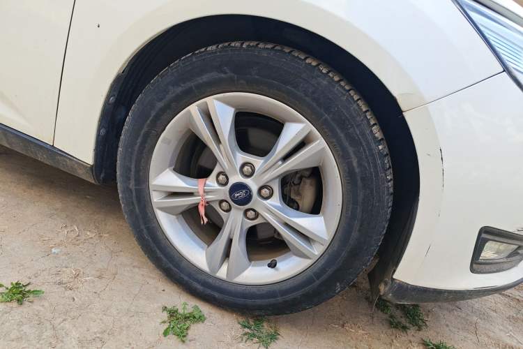 Used Ford Focus 2017 Sedan 1.6L Automatic Comfort Plus SmartDrive Edition Right Front Wheel Hub