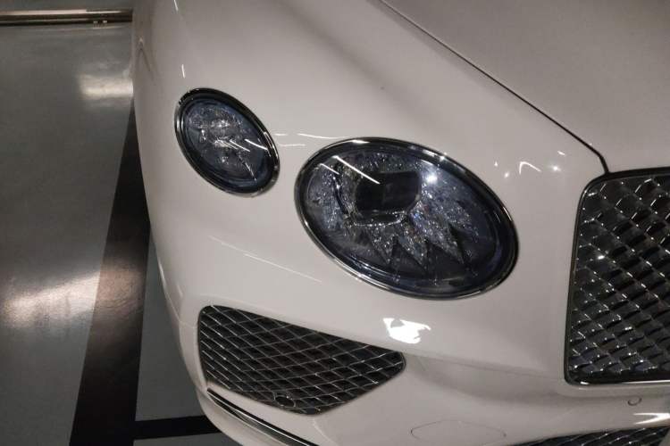 Used Bentley Bentayga Plug-in Hybrid 2021 3.0T PHEV Right Front Headlight