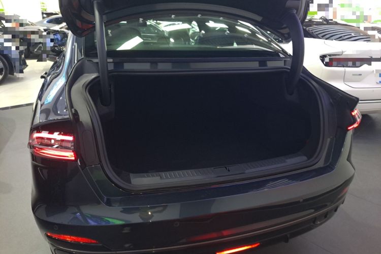 Used Lincoln Z 2022 iKoo Centennial Limited Edition Trunk