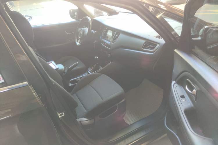 Used Kia Carens 2013 2.0L 7-Seater Automatic Standard Version China IV Standard
